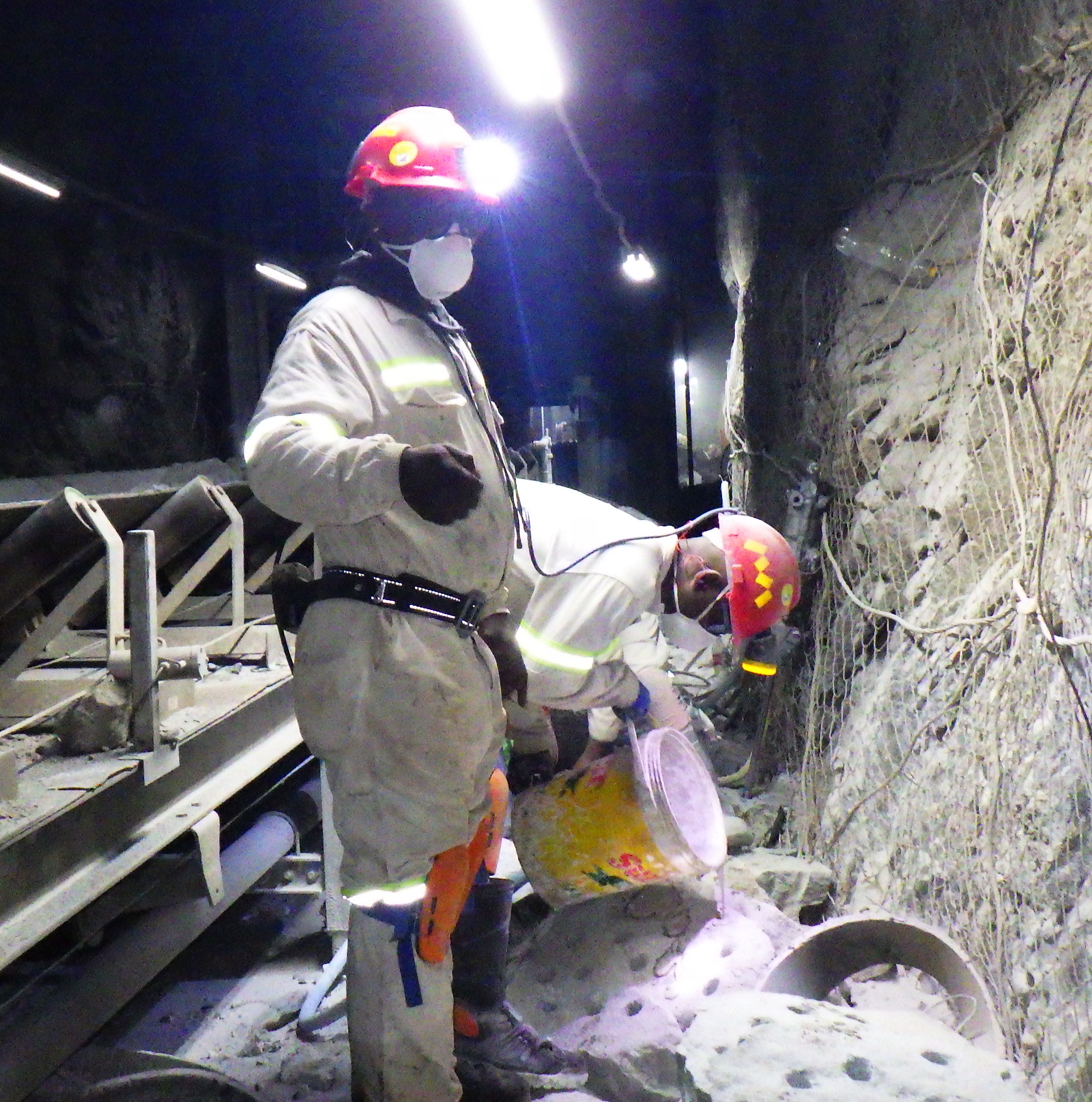 Chemical rock breaking